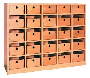 Regal mit Holzschubkästen 03