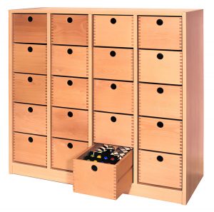 Regal mit Holzschubkästen 04